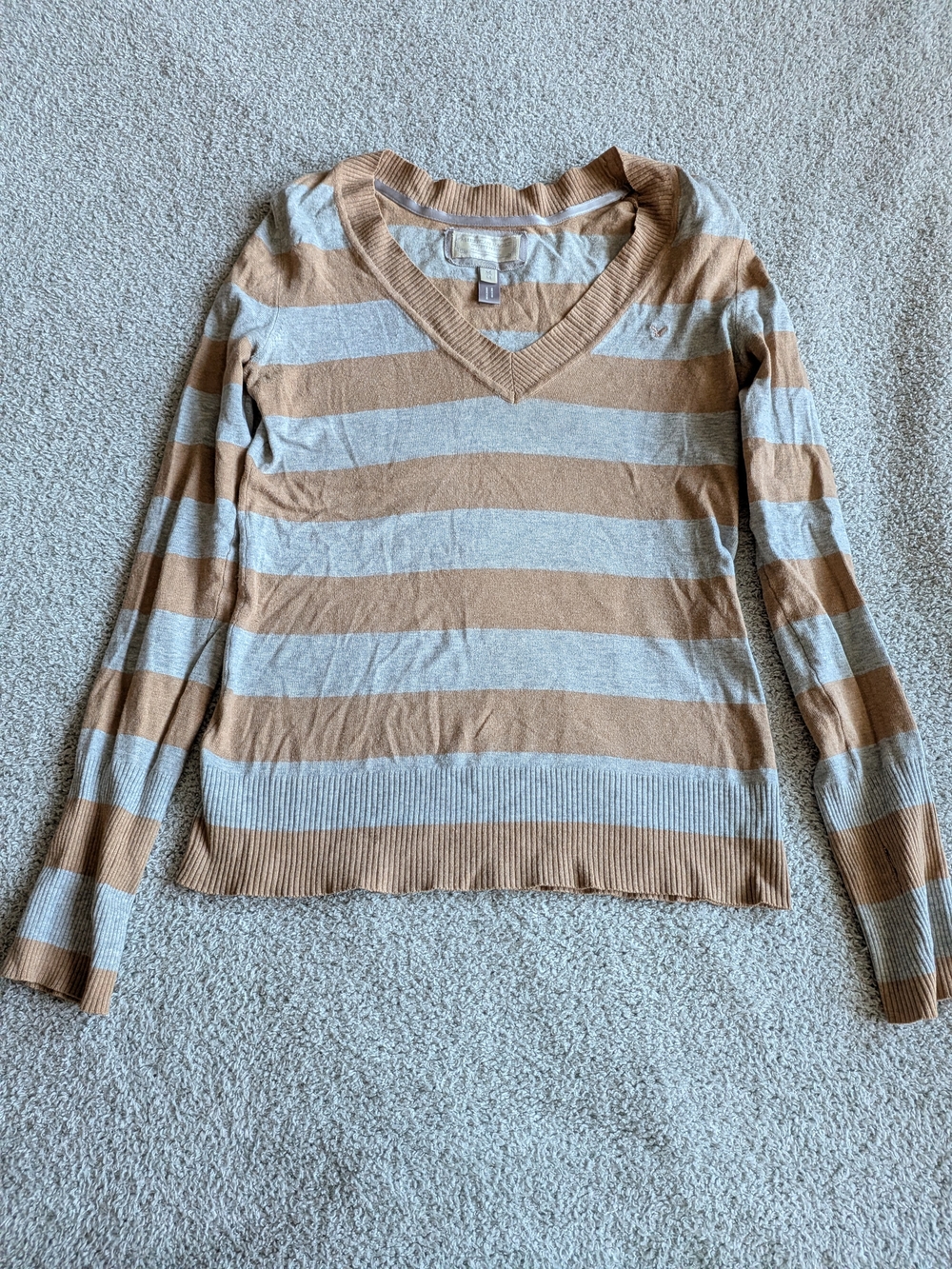 🌼B2G1🌼 American Eagle Outfitters Striped V‑Neck Sweater in Tan and Light Gray